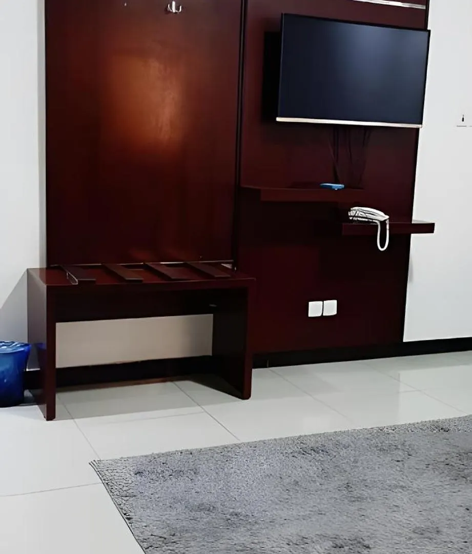 Ahlin Suites 3 Riaad Hotel